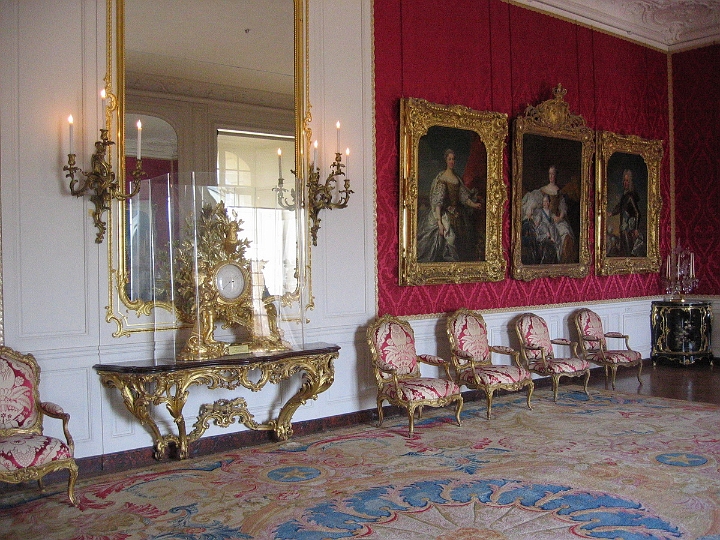 112 Versailles Dauphine apartments.jpg